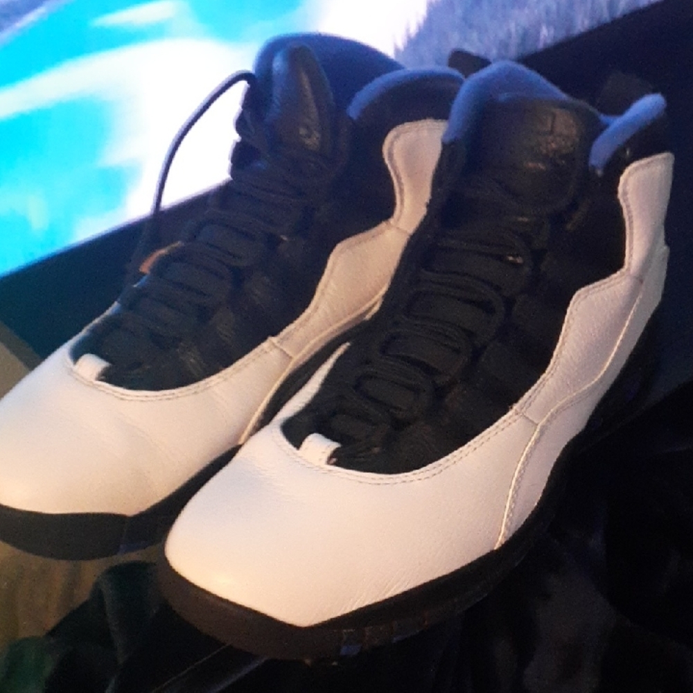 Men's Black and White Sneakers
